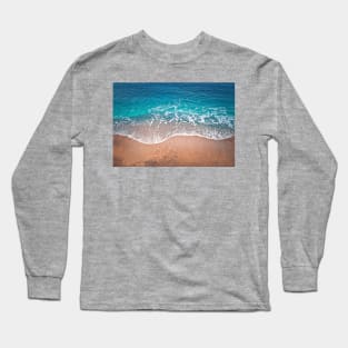 Blue ocean waves hits the shoreline Long Sleeve T-Shirt